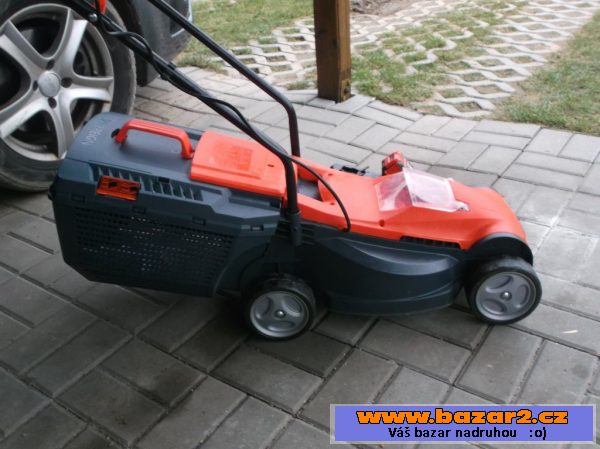 Akumulátorová sekačka na trávu