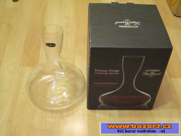Nový italský designový decanter