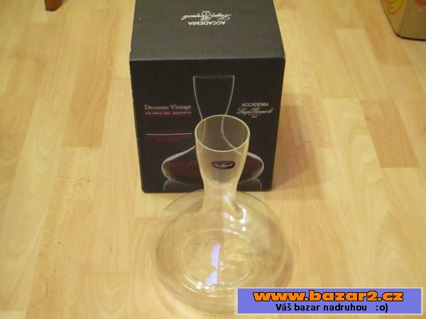 Nový italský designový decanter