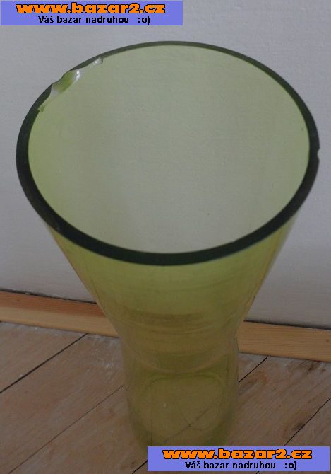 Váza-skleněná-zelená 