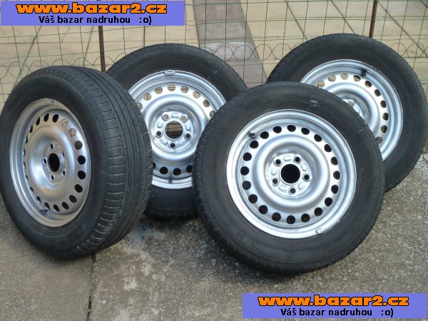 4X letní pneu /50%/ na plech ráfkách na ford Conect,