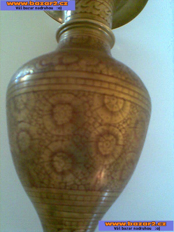 mosazná váza
