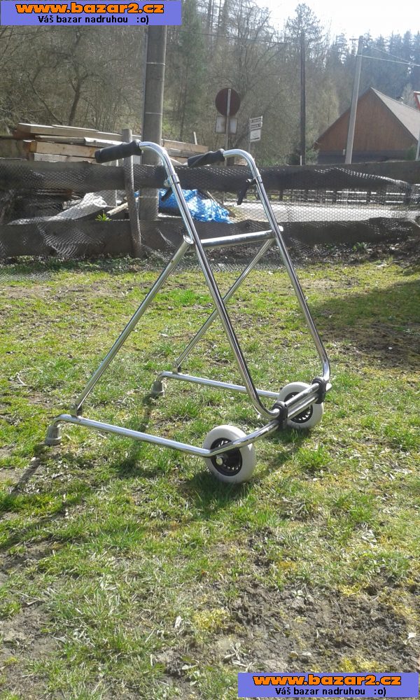 Invalidní vozík, chodítko, židle do sprchy