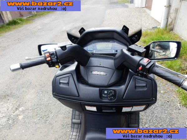 SUZUKI BURGMAN 650 EXECUTIVE