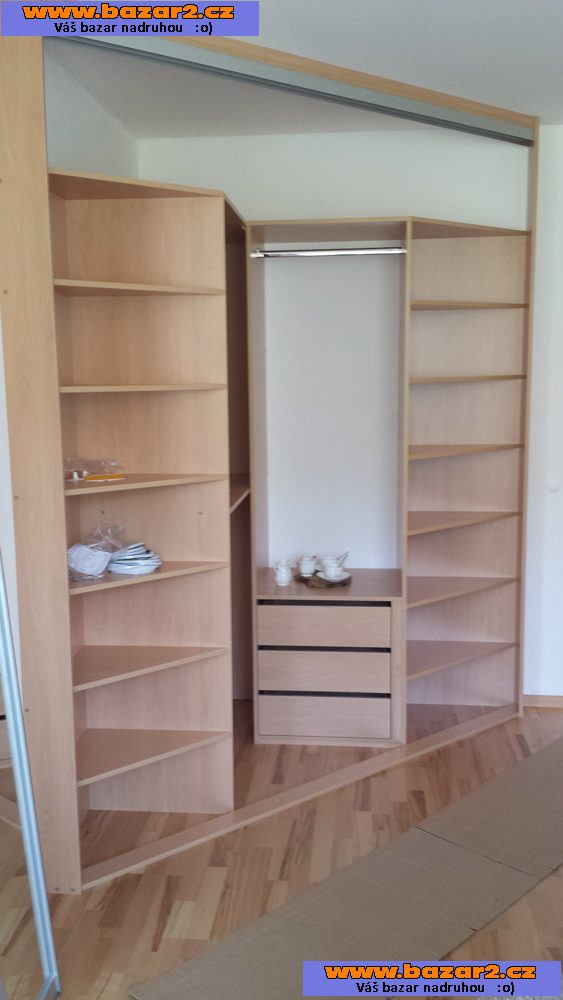 Vestavěné skříně Praha, nábytek na míru