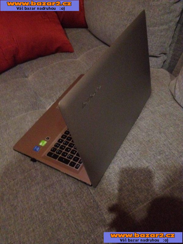 Lenovo Z50 - stříbrný