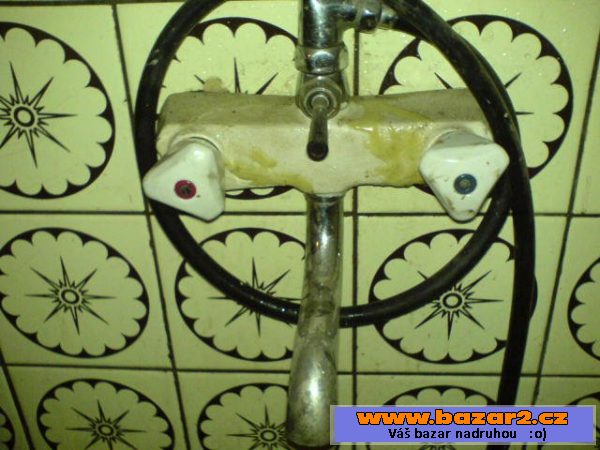 Porcelánovou baterii se sprchou
