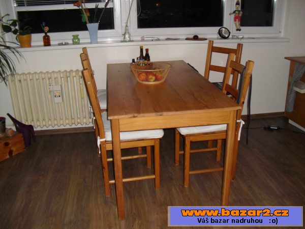 Prodám dřevěný stůl