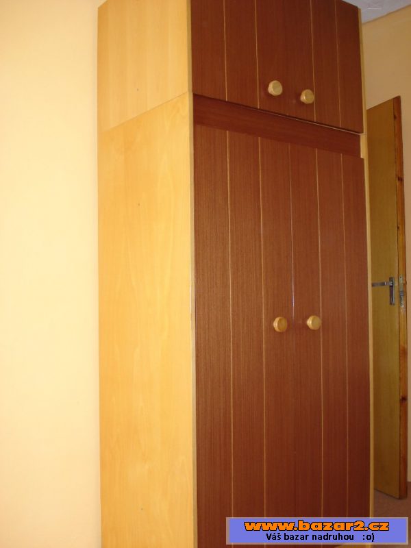 Skříně včetně postele