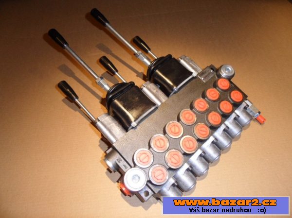 Hydraulický rozvaděč pro štípačky