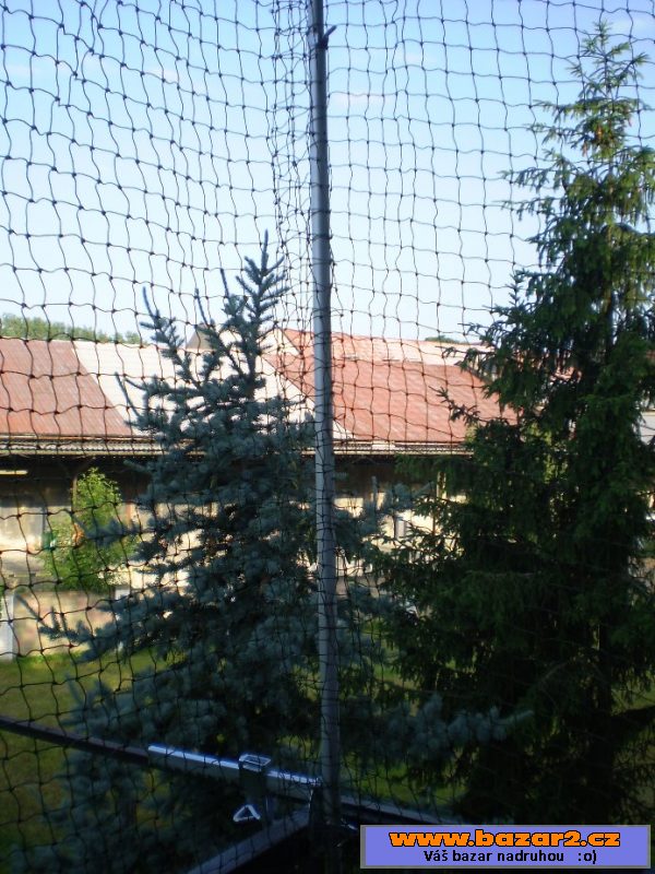 Ochranná síť pro kočky na balkón