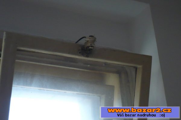 Poptávám staré ventilační okno