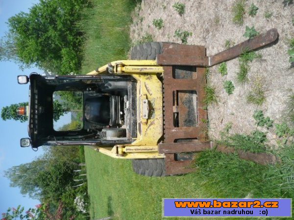 Nakladač Komatsu SK815-5