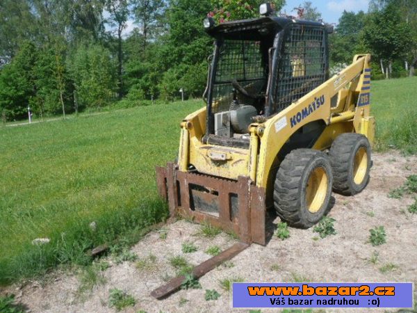 Nakladač Komatsu SK815-5