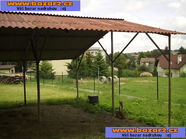  kovový přístřešek