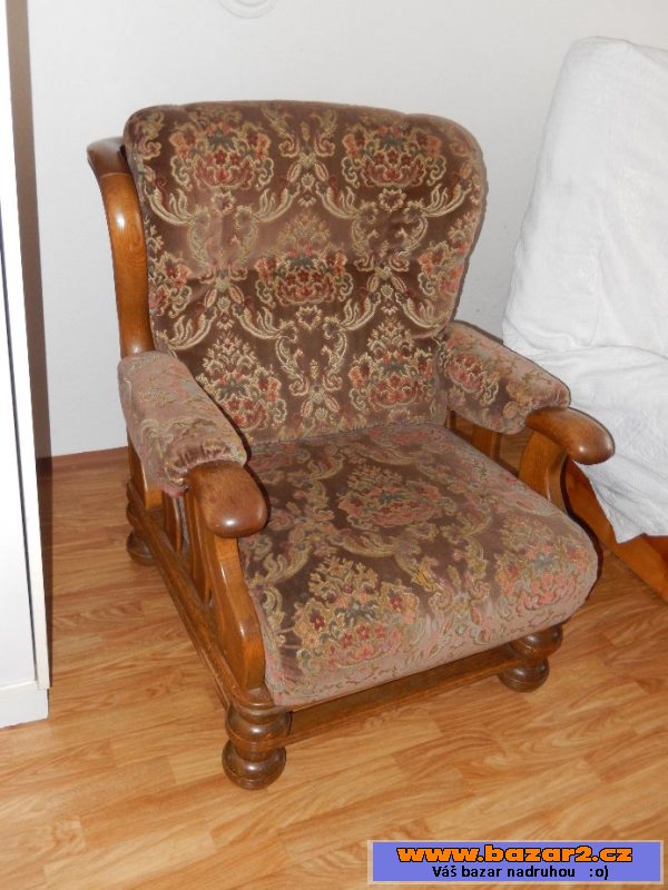 Dubové křeslo, sedačka, stůl