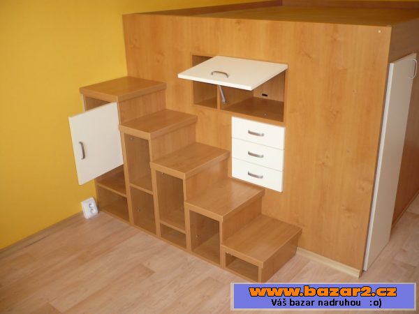 Postel s vyvýšeným spaním