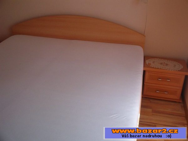 Prodám postel 180x200, 2 nové rošty