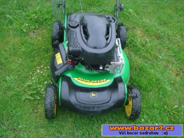 Benzínová sekačka John Deere JS 63