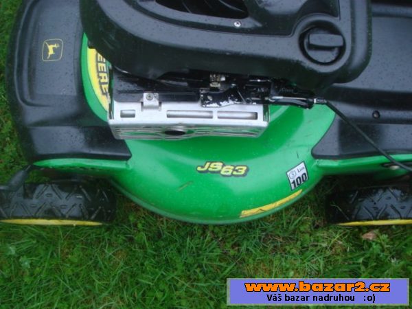 Benzínová sekačka John Deere JS 63