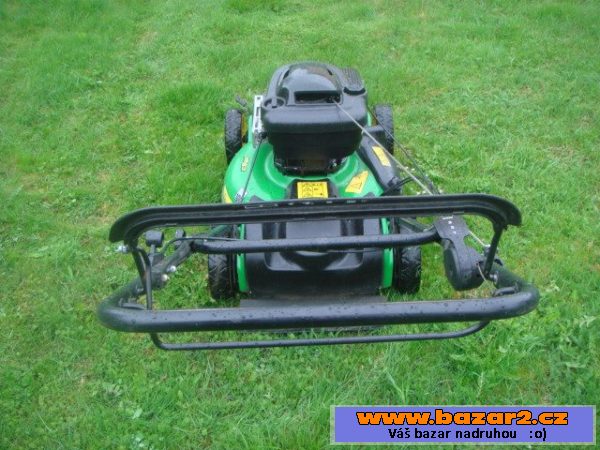 Benzínová sekačka John Deere JS 63