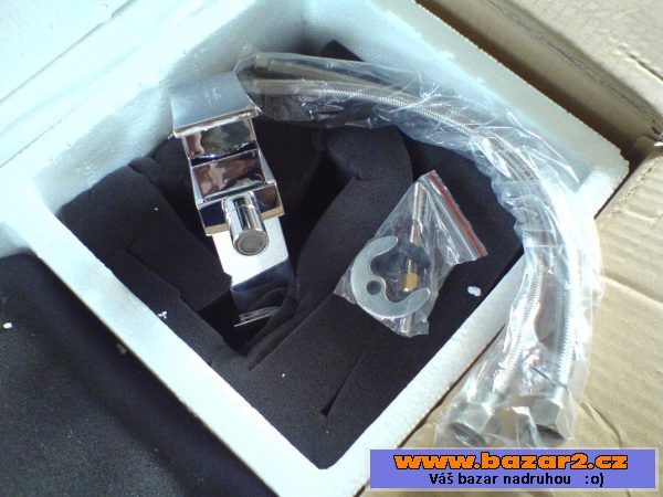 Závěsný bidet a páková baterie