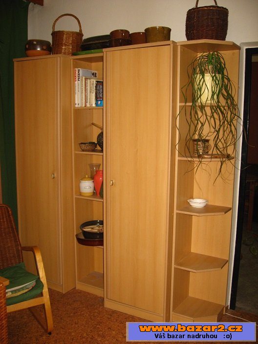 41 ks nábytku komody+skříně+police