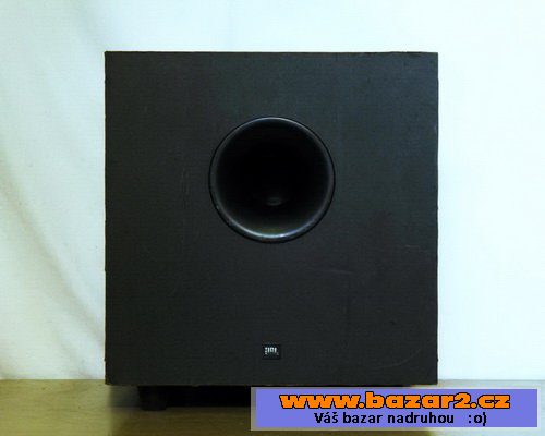 Aktivní subwoofer JBL.