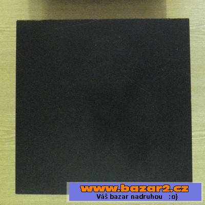 Aktivní subwoofer JBL.