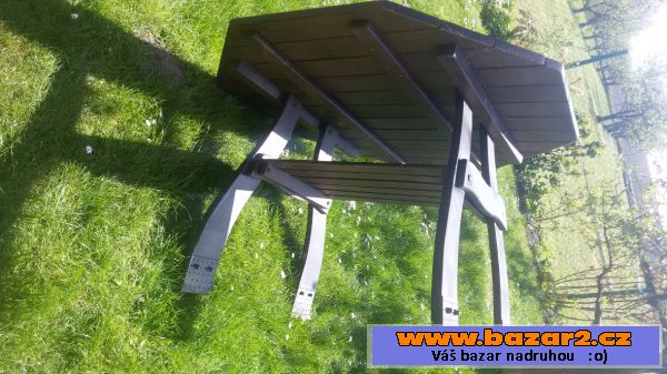 Zahradní stůl 8hraný, prům. 126 cm