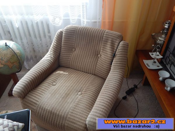 Prodám zachovalou sedací soupravu