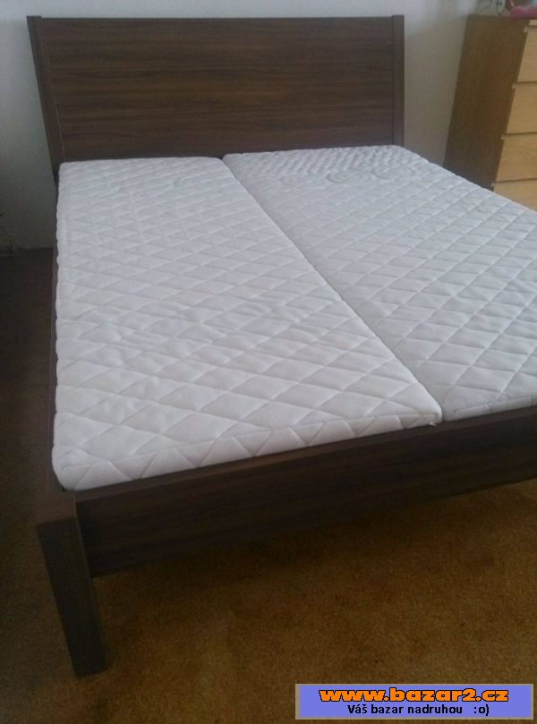 Postel a matrace