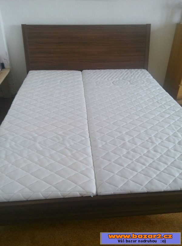 Postel a matrace