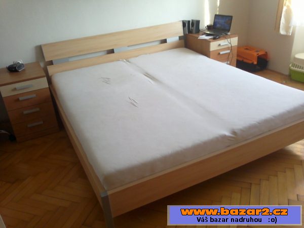 Vybavení ložnice, skříně, komoda