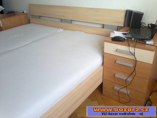 Vybavení ložnice, skříně, komoda
