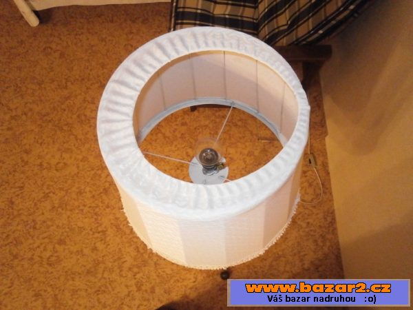 Stojací lampa tmavé dřevo