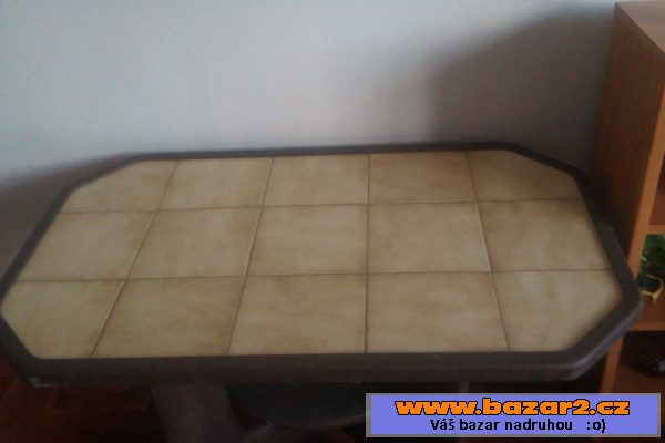 Prodám dřevěný konferenční stolek