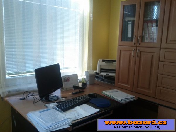 Stěna variabilní s PC-stolem-2500 