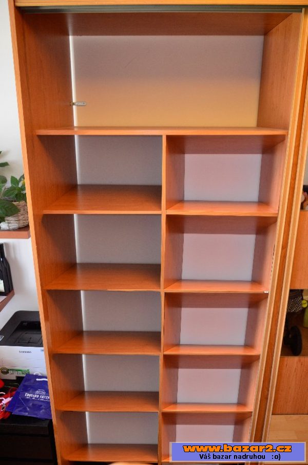 Velká třídílná šatní skříň 