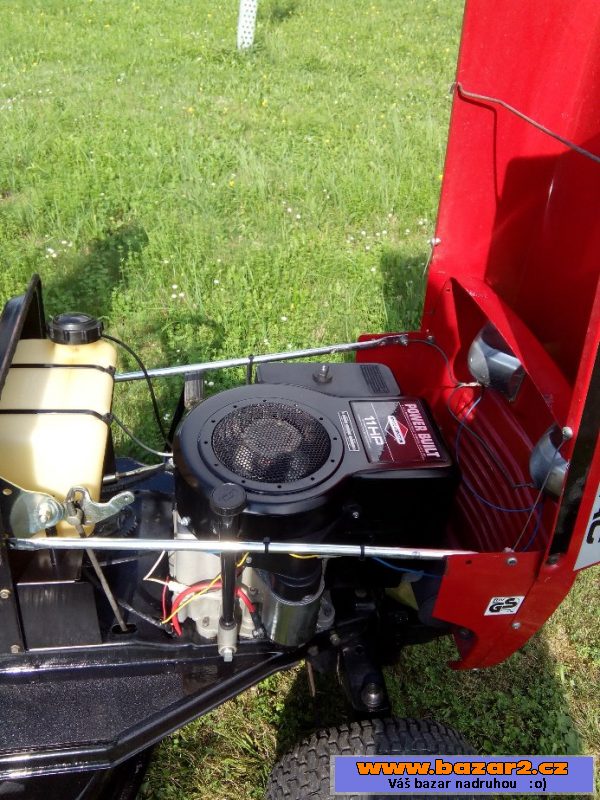 Zahradní traktor MTD se sb. koši