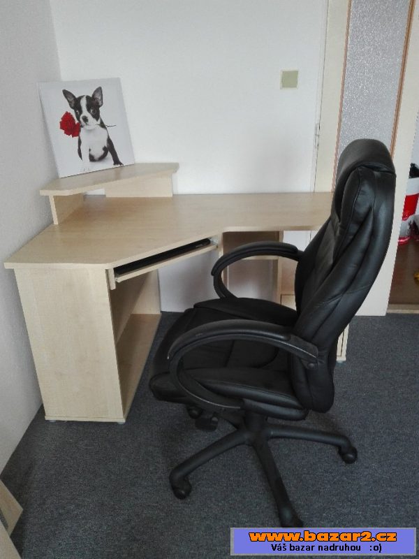 Stůl k PC