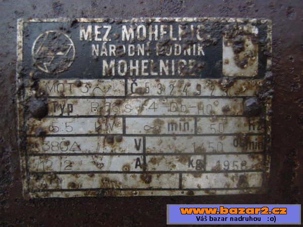 Motor k mlátičce
