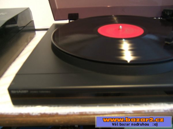 Gramo Sharp RP-Z1000/ poloautomat