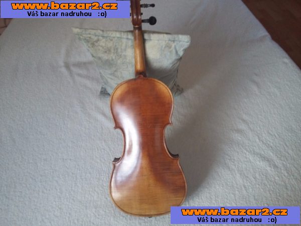 Predám majstr. husle/starožitné/ - celé  