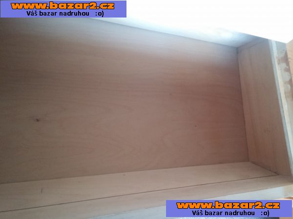 Prodám dřevěnou rohovou lavici s uložným prostorem . Full masive viz foto 