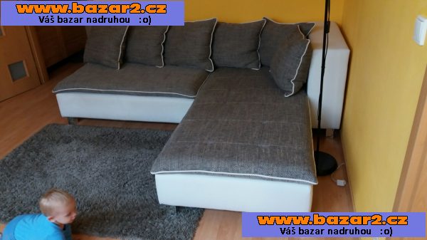 Prodám zachovalou bílošedou sedačku ve tvaru U +9 polštářů a 1 odkládací na nohy