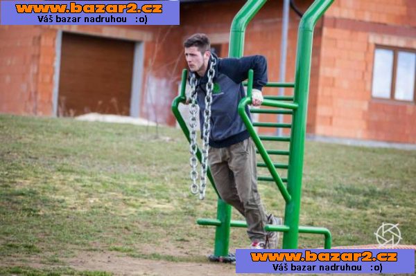 Venkovní posilovací věž
