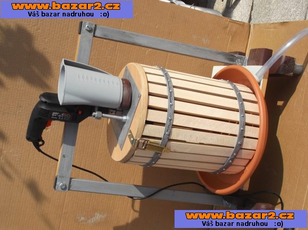 Rámový hydraulický lis na ovoce s drtičkou 3 v 1