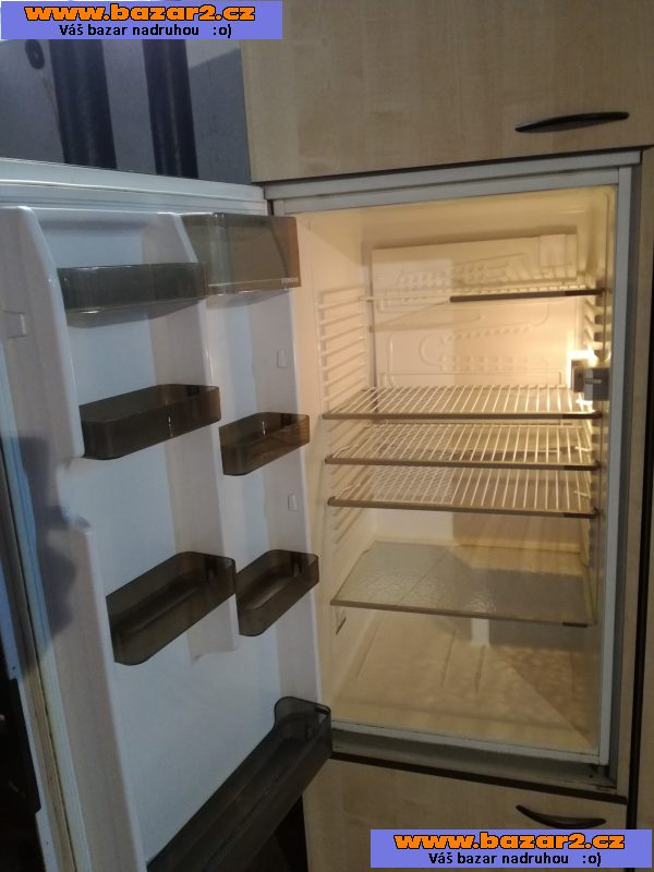 Prodám moderní dřevěnou kuchyn 