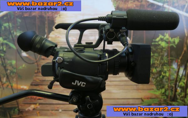 Tříčipová kamera JVC GY-HM100E